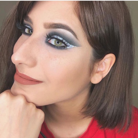 Meet your Posher, Edithcia - Picture 1 of 1